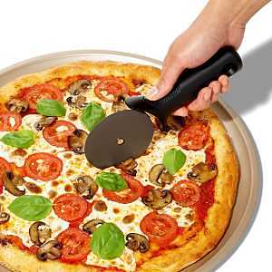 OXO Non-Stick Pizza Wheel, 10.4x4.37 inches, POM Blade, Comfortable Grip, Thumb Guard, 1 Piece