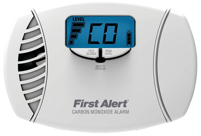 First Alert Dual-Power Carbon Monoxide Detector Alarm | Plug-In with Battery Backup and Digital Display, CO615 1039746/CO615